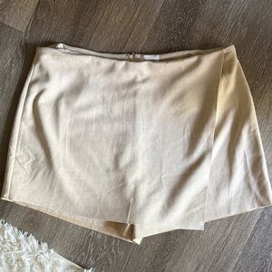 Chic Beige Women's Skorts